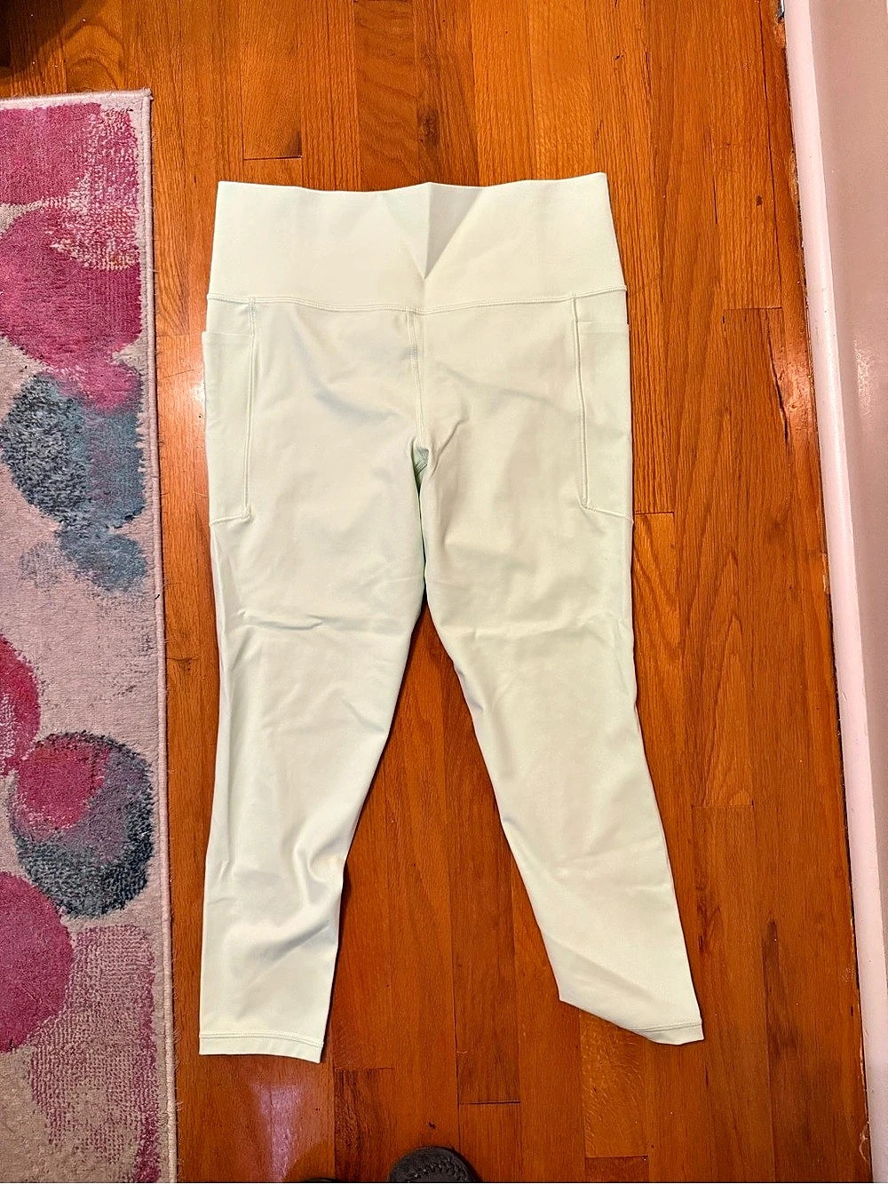 Athleta Salutation Stash 7/8 Tight Sage Green Leggings Size Large Like New
